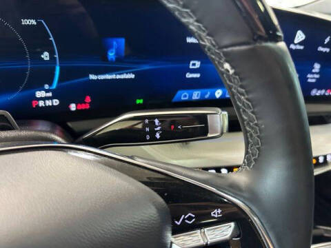 2025 Cadillac OPTIQ Luxury 2