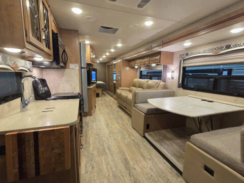 2017 Thor Motor Coach Hurricane