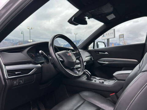 2022 Cadillac XT4 Premium Luxury