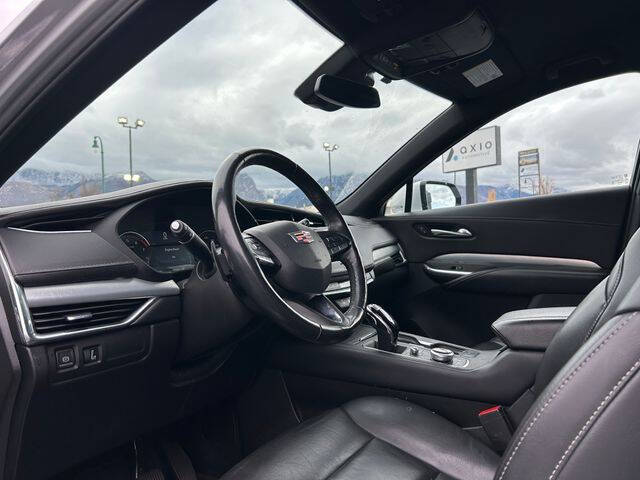 2022 Cadillac XT4 Premium Luxury