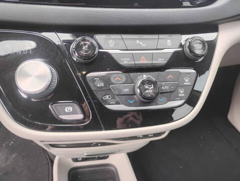 2017 Chrysler Pacifica Touring-L Plus