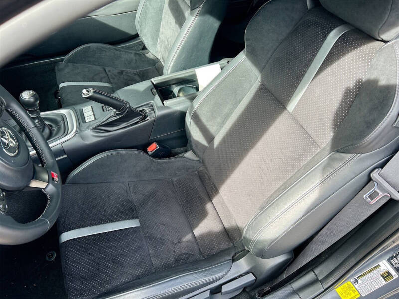 2025 Toyota GR86 Premium