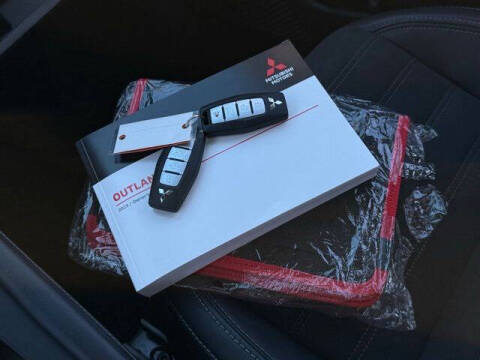 2023 Mitsubishi Outlander PHEV SE