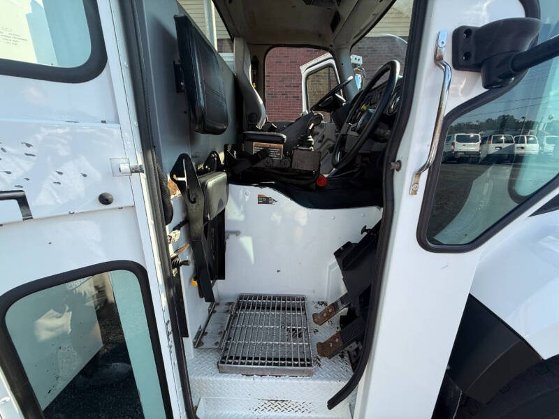 2014 Freightliner 108 SD