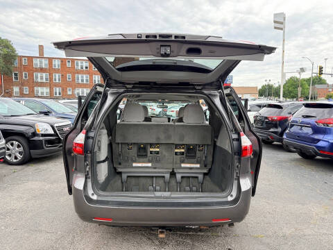2015 Toyota Sienna LE 8-Passenger