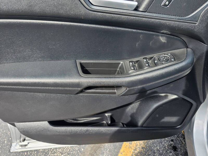 2020 Ford Edge SE