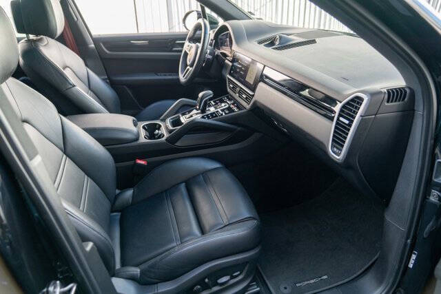 2022 Porsche Cayenne 31