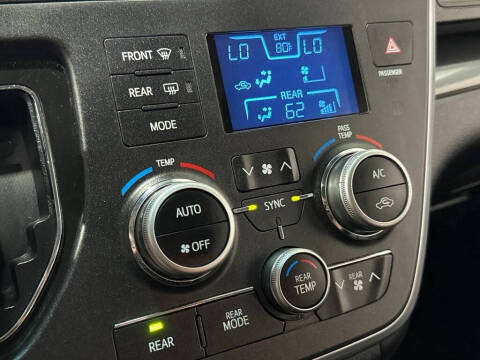 2017 Toyota Sienna SE Premium 8-Passenger