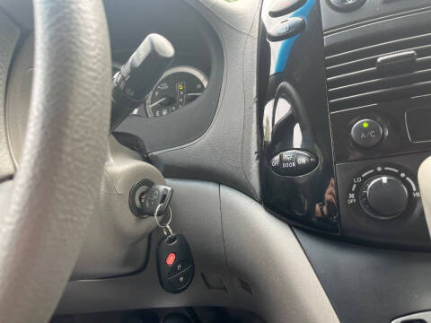 2005 Toyota Sienna CE 8 Passenger