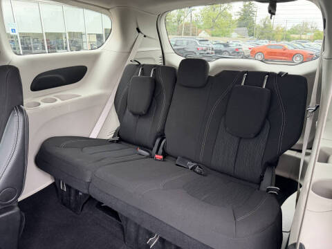 2024 Chrysler Voyager LX