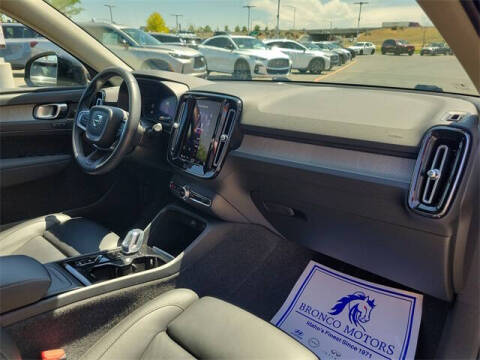 2023 Volvo XC40 B5 Plus Dark Theme