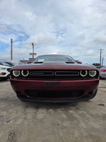 2017 Dodge Challenger SXT's photo