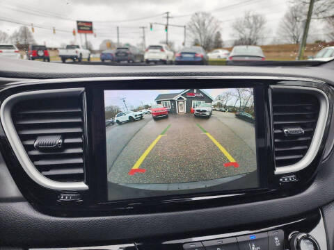 2025 Chrysler Pacifica Select