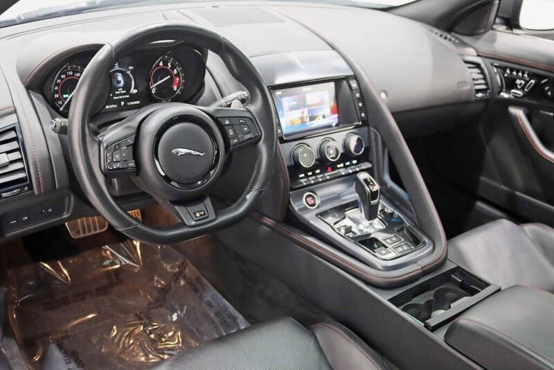 2018 Jaguar F-TYPE R