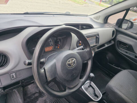 2015 Toyota Yaris 5-Door SE