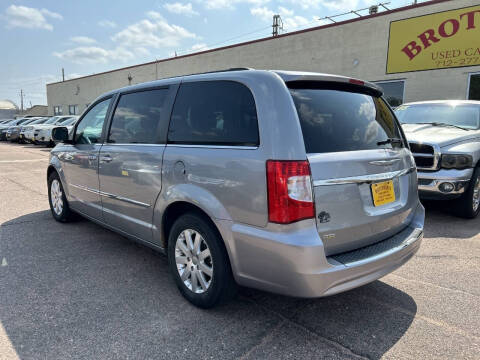 2014 Chrysler Town and Country Touring