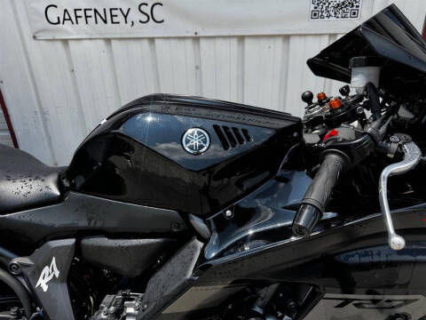 2025 Yamaha YZF-R7 -