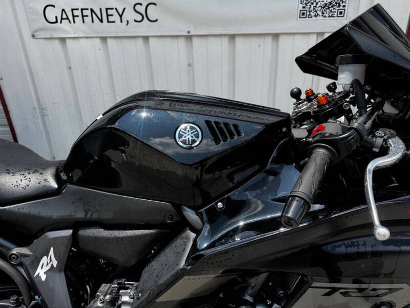2025 Yamaha YZF-R7 -