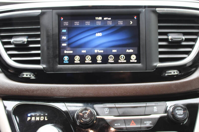 2021 Chrysler Voyager LX