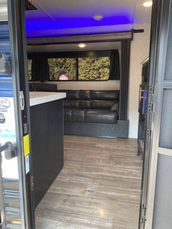 2021 Forest River Cherokee Grey Wolf 26DBH