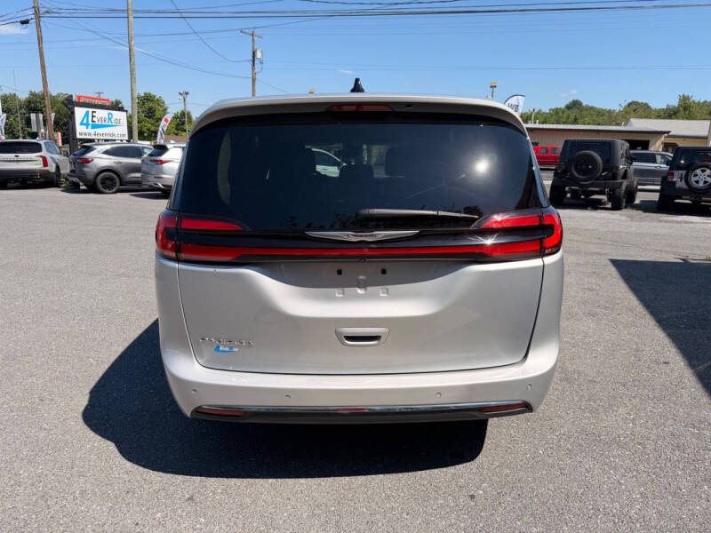 2023 Chrysler Pacifica Touring L