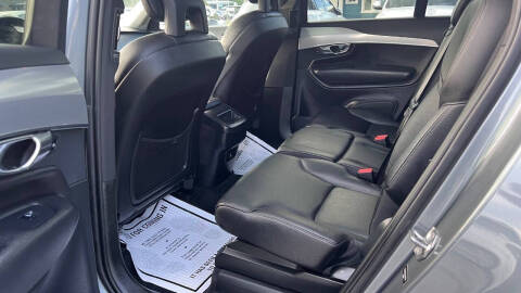 2016 Volvo XC90 T5 Momentum