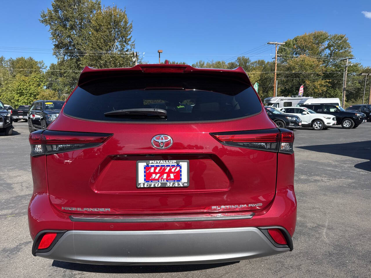 used 2022 Toyota Highlander car, priced at $38,299