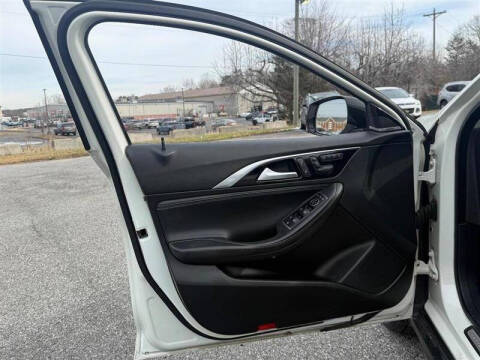 2017 Infiniti QX30 Premium