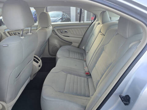 2016 Ford Taurus SE
