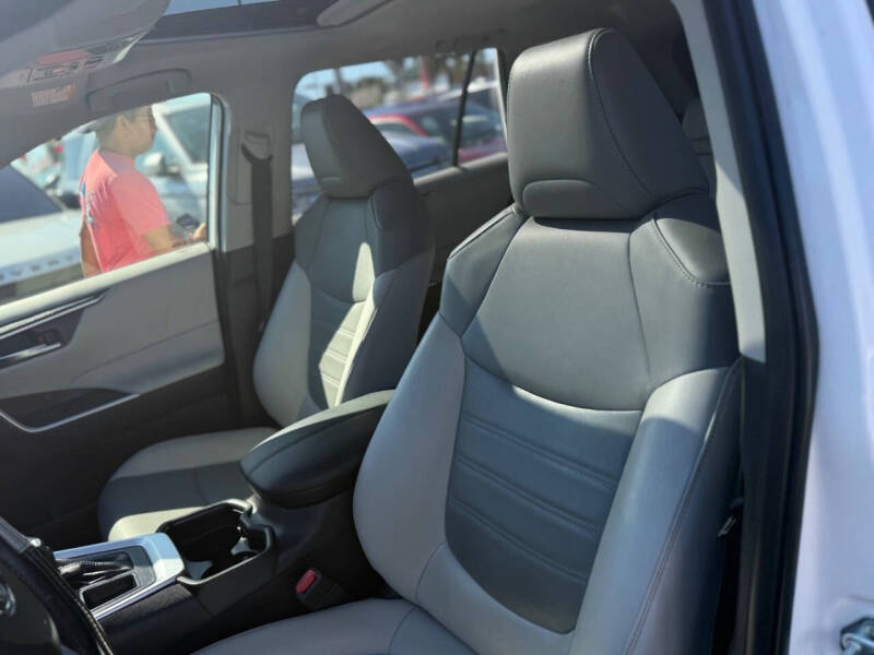 2019 Toyota RAV4 XLE Premium