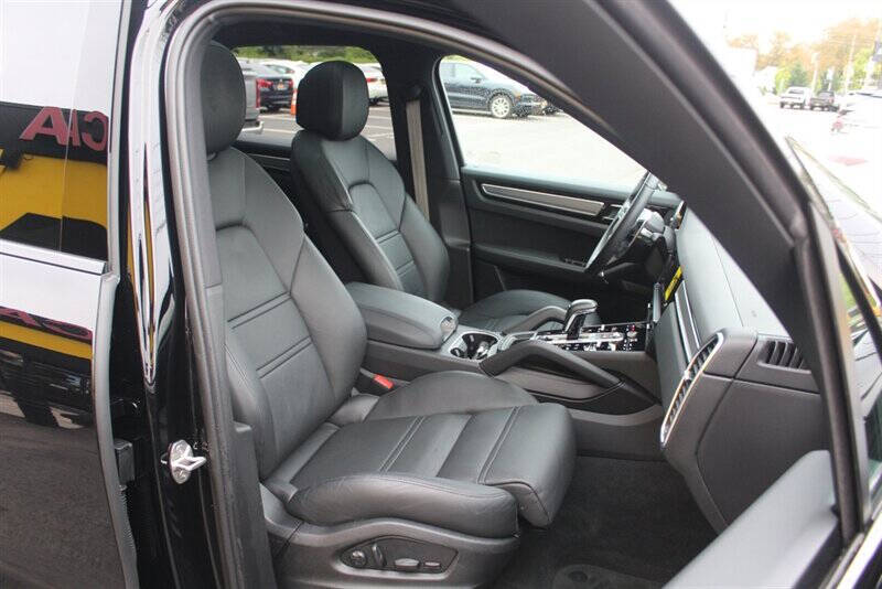 2022 Porsche Cayenne Platinum Edition