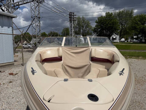 1900 Larson Boats BOWRIDER