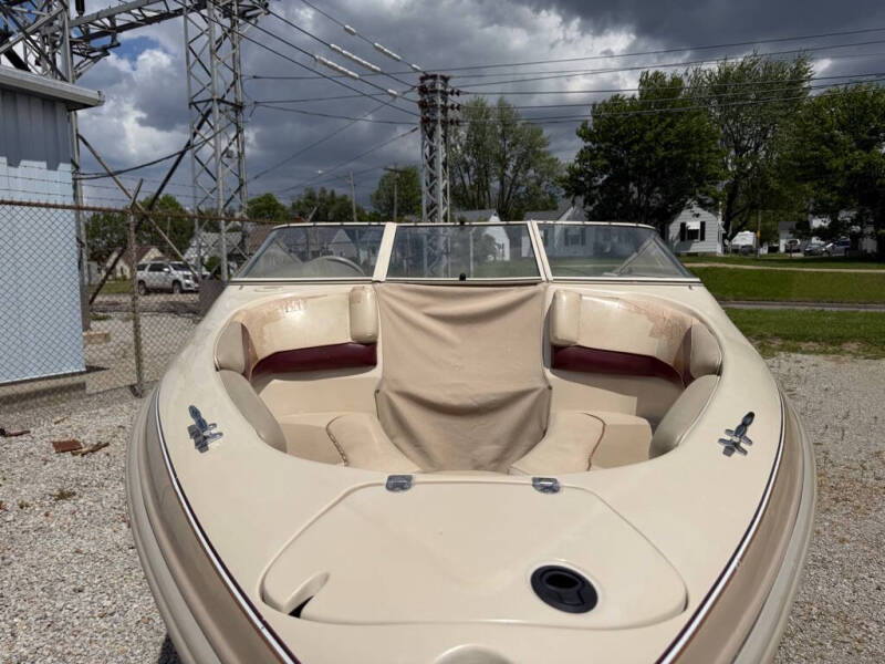 1900 Larson Boats BOWRIDER