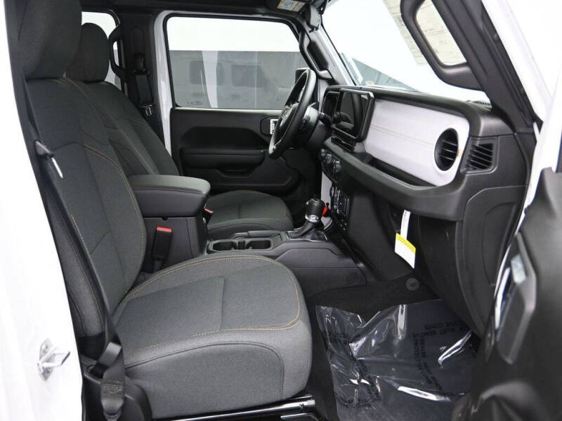 2025 Jeep Gladiator NightHawk