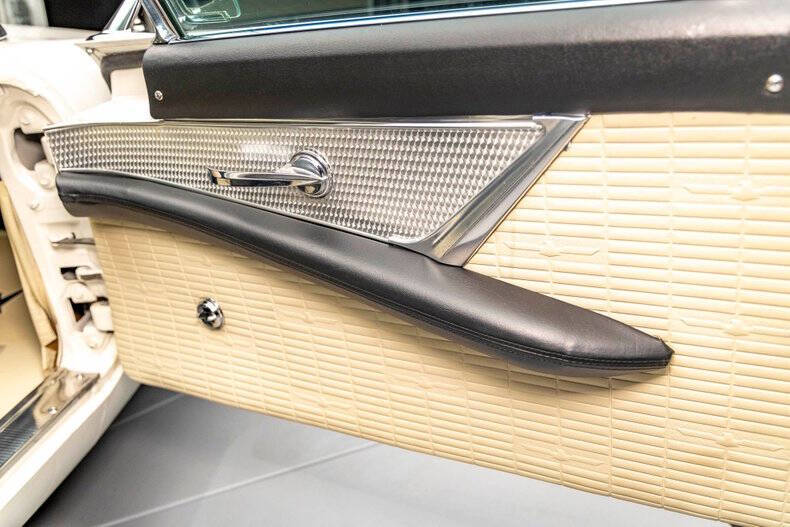 1957 Ford Thunderbird