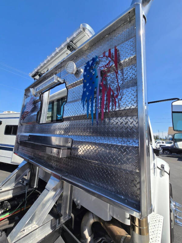 2020 Freightliner M2 106