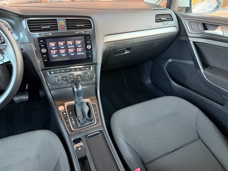 2017 Volkswagen e-Golf SE