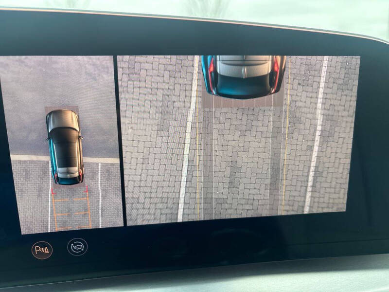 2025 Cadillac LYRIQ Luxury 2