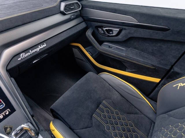 2023 Lamborghini Urus Performante