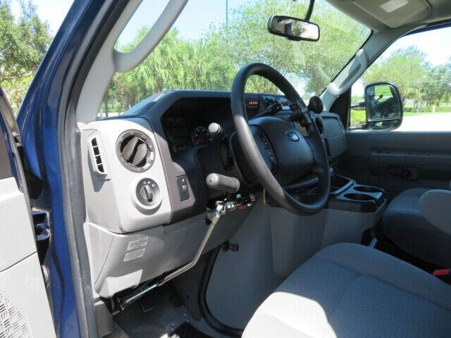 2011 Ford E-Series E-350 SD XLT