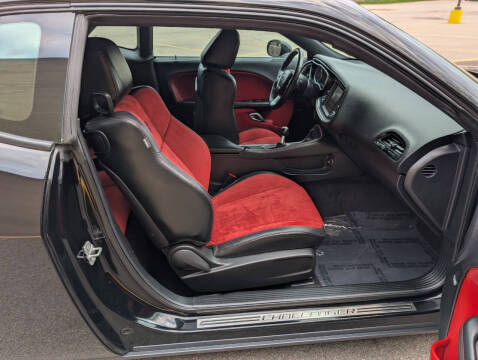 2016 Dodge Challenger 392 HEMI Scat Pack Shaker