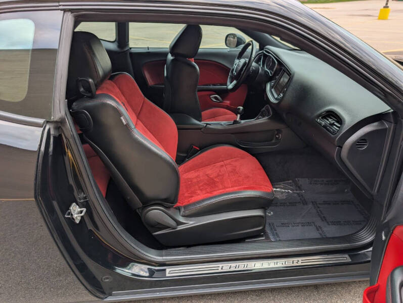 2016 Dodge Challenger 392 HEMI Scat Pack Shaker