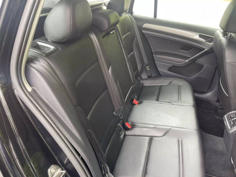 2017 Volkswagen Golf SportWagen