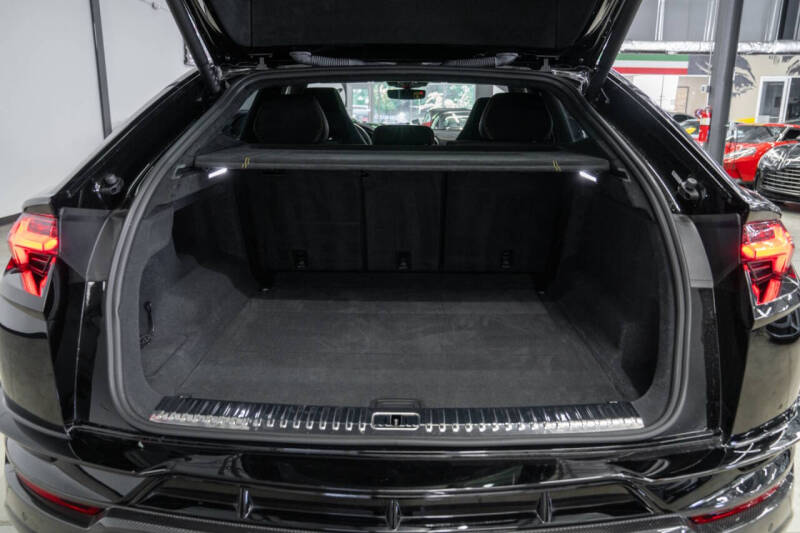 2023 Lamborghini Urus Performante
