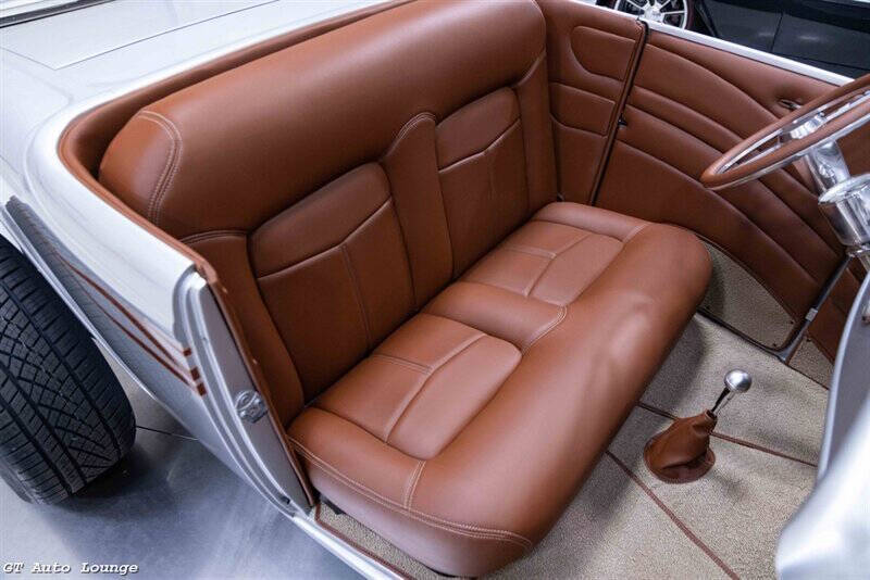 1932 Ford Roadster 24