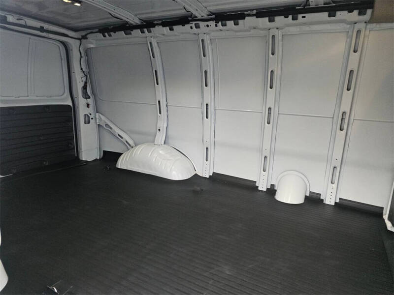 2025 Chevrolet Express 3500