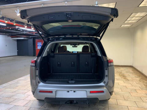 2023 Nissan Pathfinder Platinum