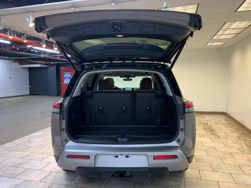 2023 Nissan Pathfinder Platinum