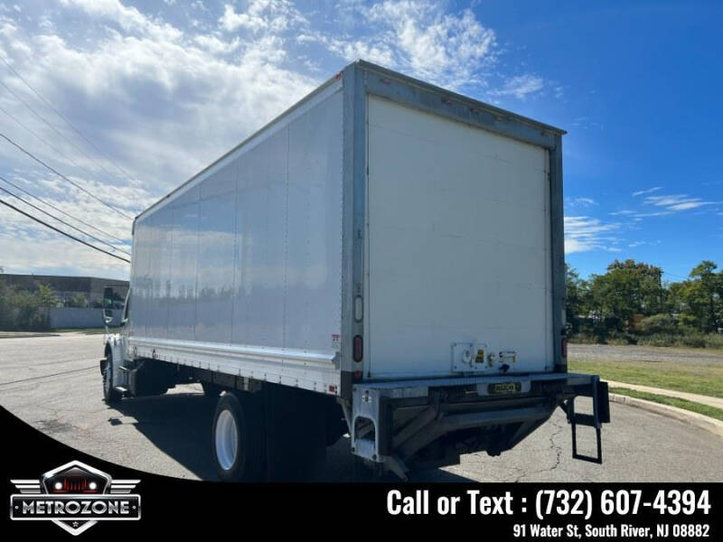 2012 Freightliner M2 106