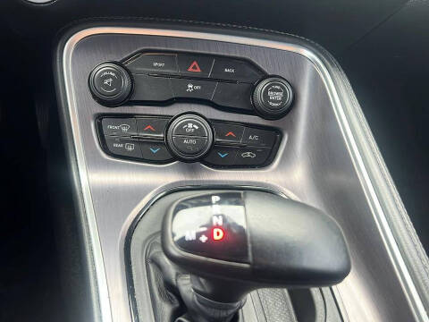 2015 Dodge Challenger SXT
